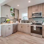 Breezy Bayside Cottage